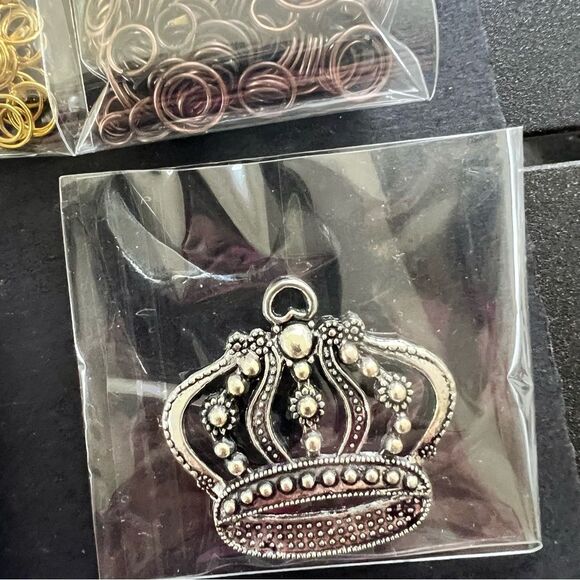 Over 10 Bundles of Jewelry Making Supplies - Picture 9 of 11